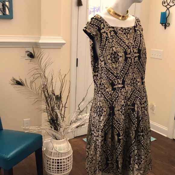 EVA MENDES DRESS | GOLD/BLACK (16) - Picture 3 of 8